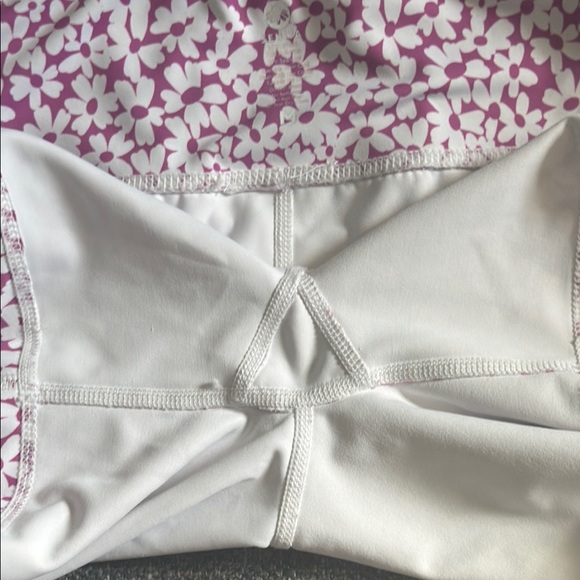 Senita Athletics Baseline shorts Medium EUC - Picture 7 of 10